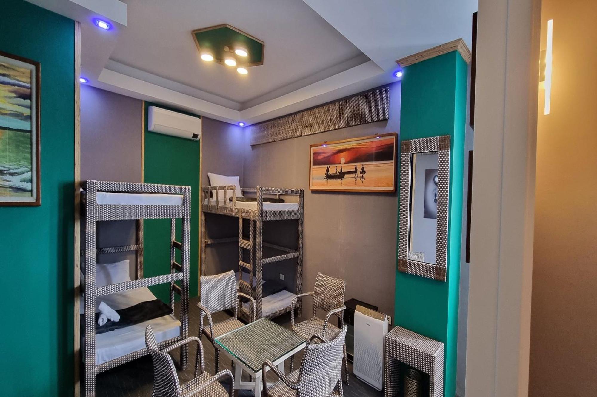 Attic Capsule Hotel Marigondon  Exterior foto