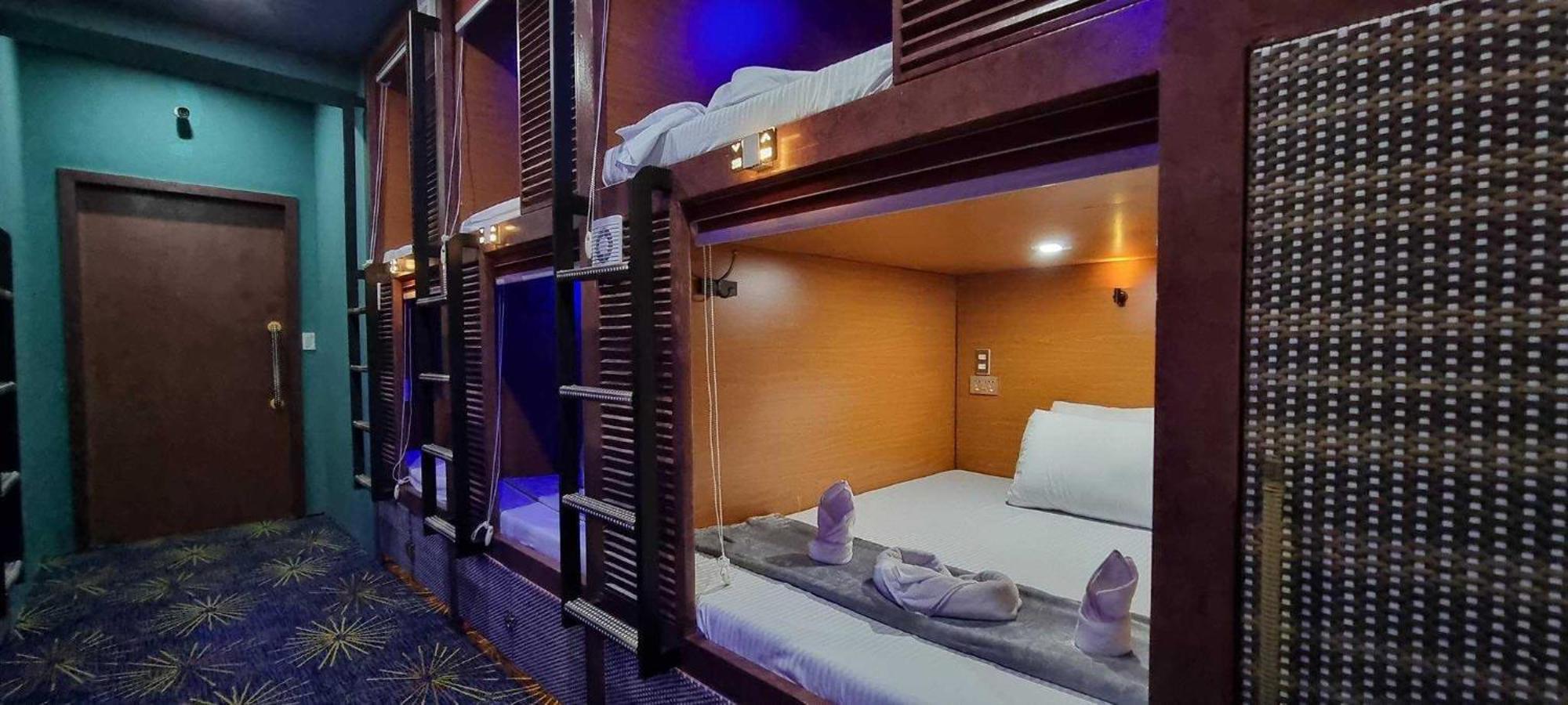 Attic Capsule Hotel Marigondon  Exterior foto