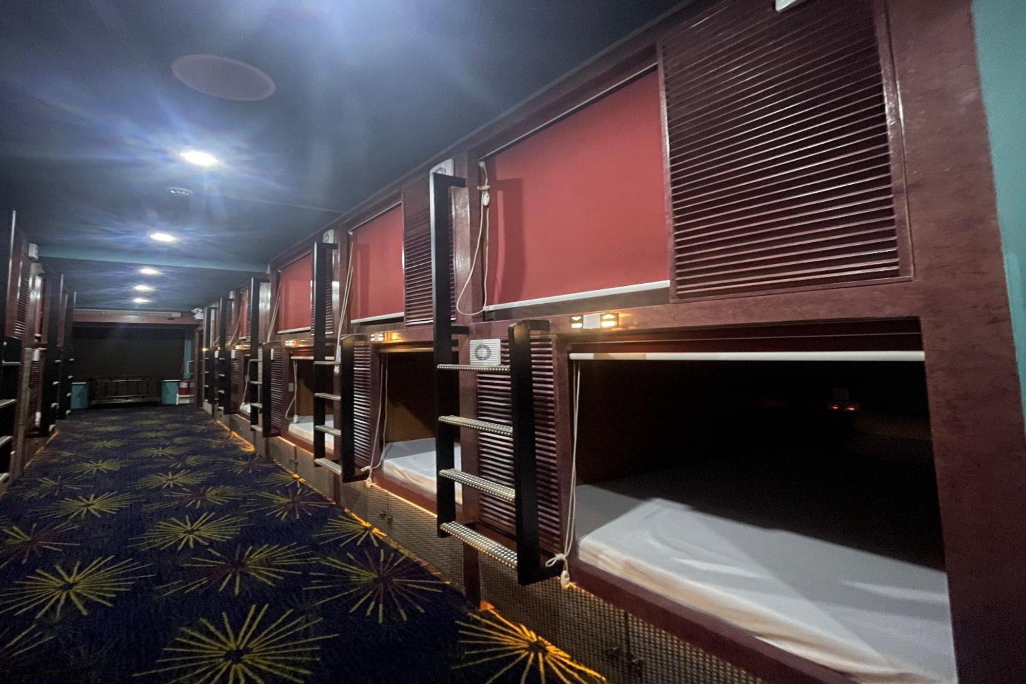 Attic Capsule Hotel Marigondon  Exterior foto